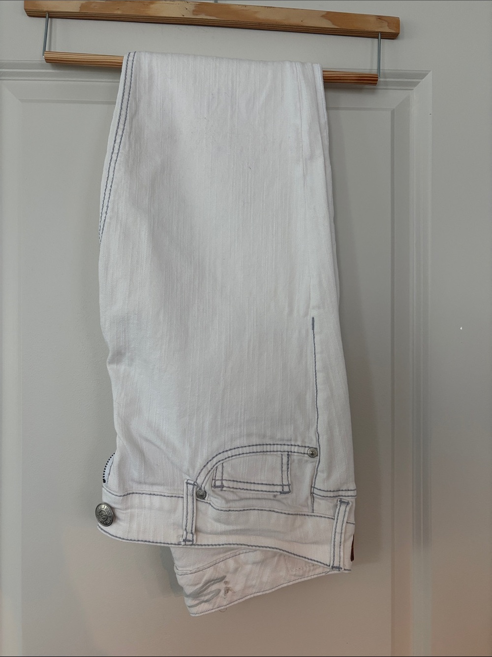 7 For All Mankind White Skinny Jeans with Contrast Stitching